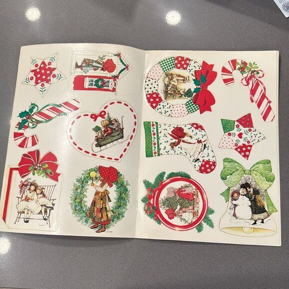 Vintage American Greetings Holly Hobbie Christmas Ornament Punch Out Book. - Picture 4 of 9